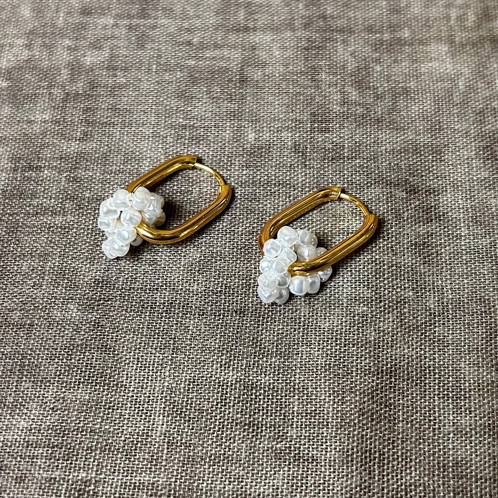 KATHERINE steel rectangular hoop earrings with pearls