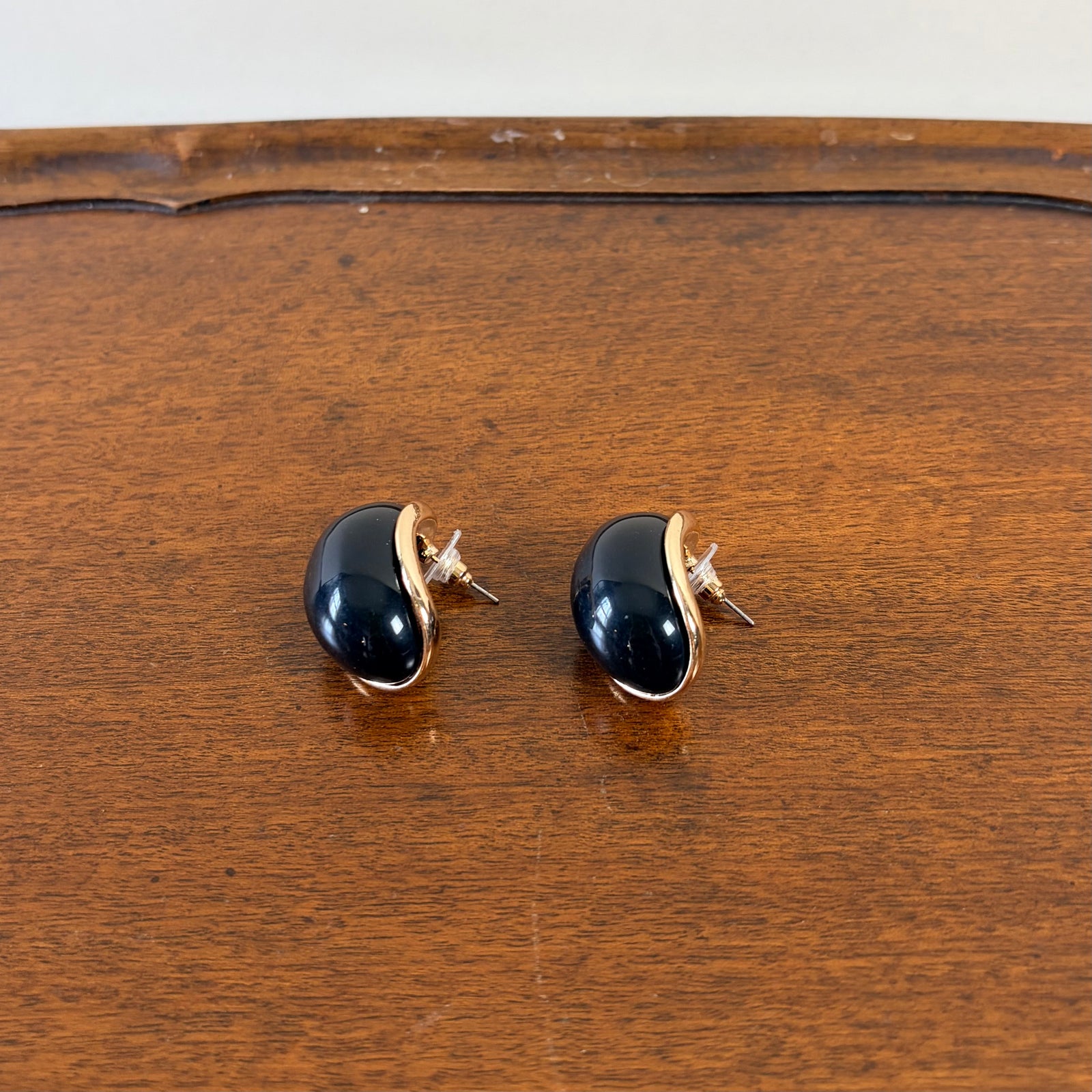 Leigh - metal resin shaped stud earrings