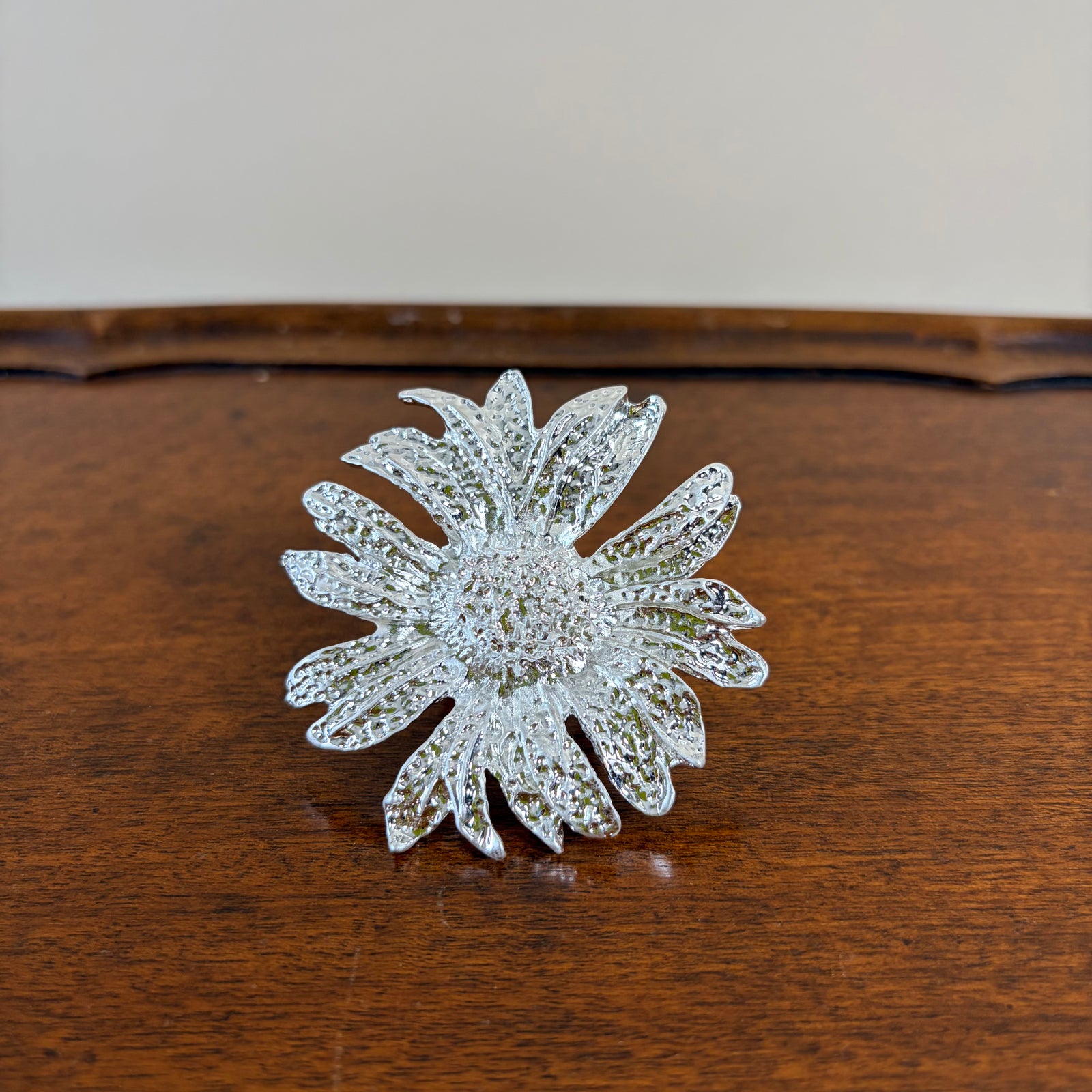 Georgia - oversized metal flower ring