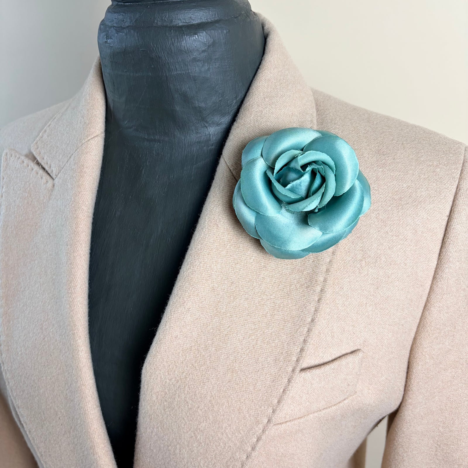 Wendy - small fabric flower brooch/hair fascinator
