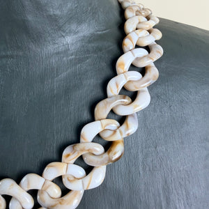 Inez - short resin link necklace