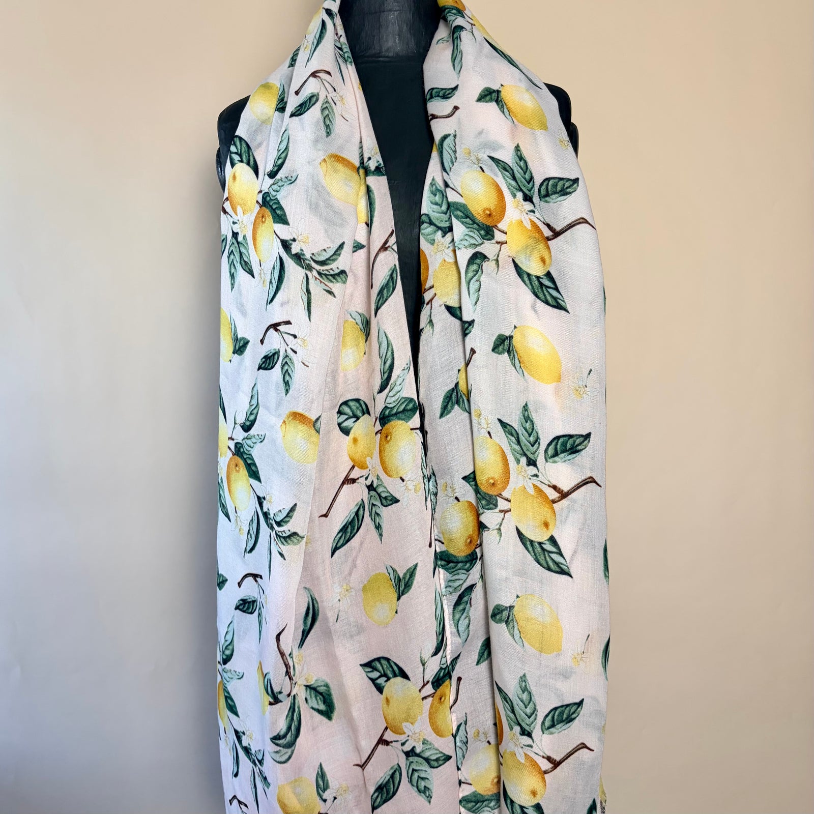 Lightweight scarf/sarong with lemon design 'PORTMEIRON'
