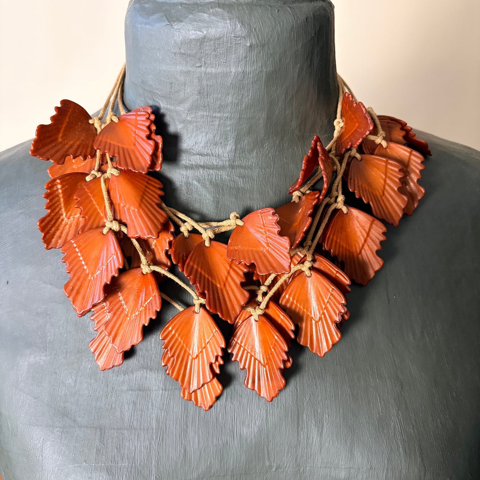 Resin leaf statement choker necklace 'LIZZIE'
