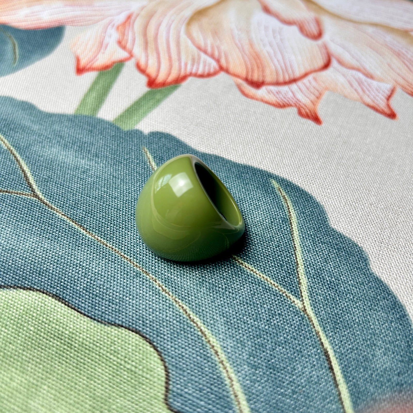 Daisy - resin cocktail ring
