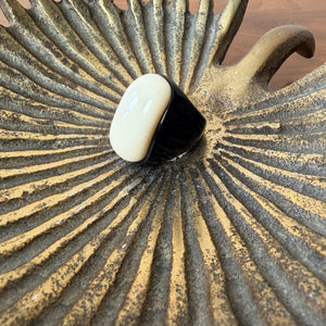 Large oblong resin ring 'LORRAINE'