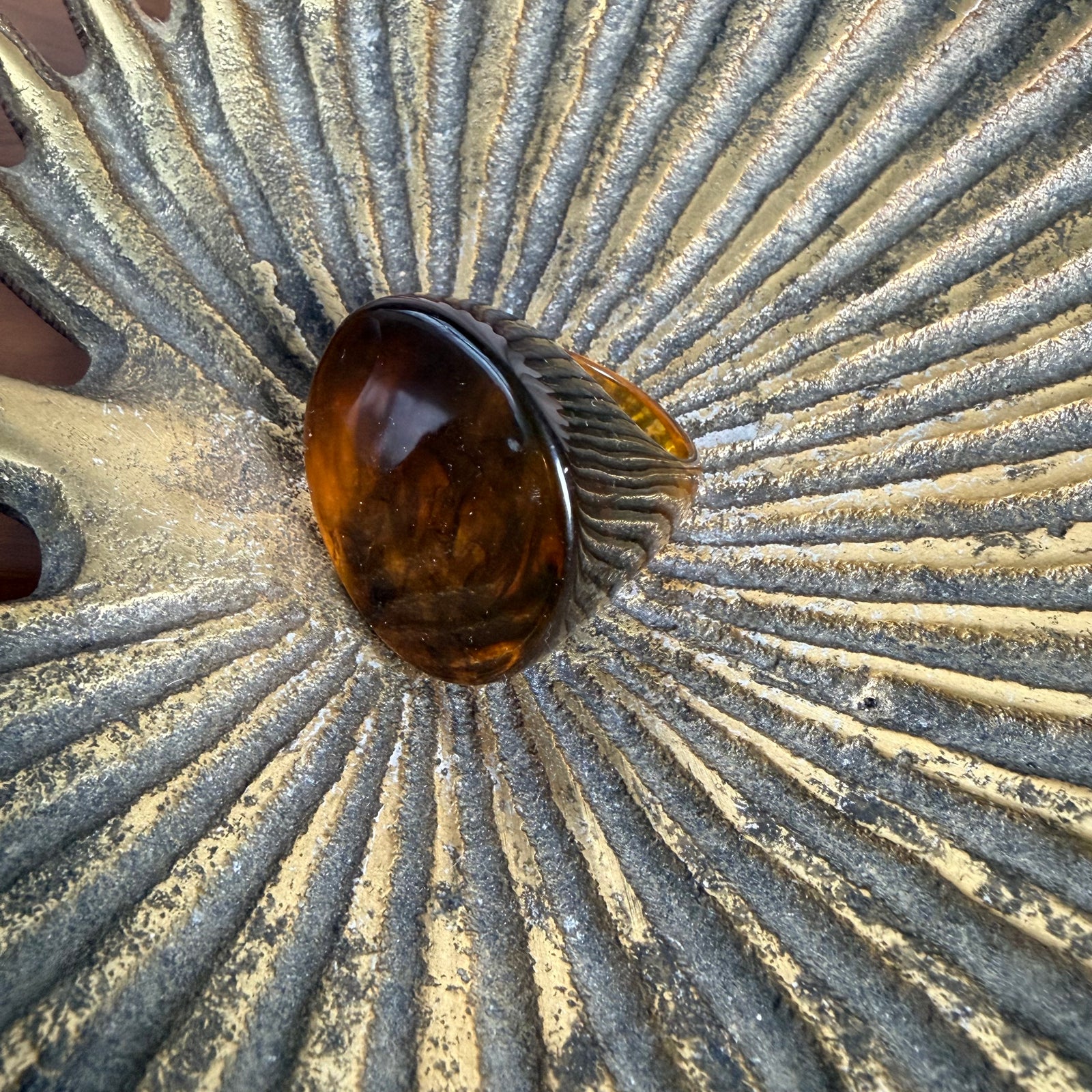 Alison - large round resin ring