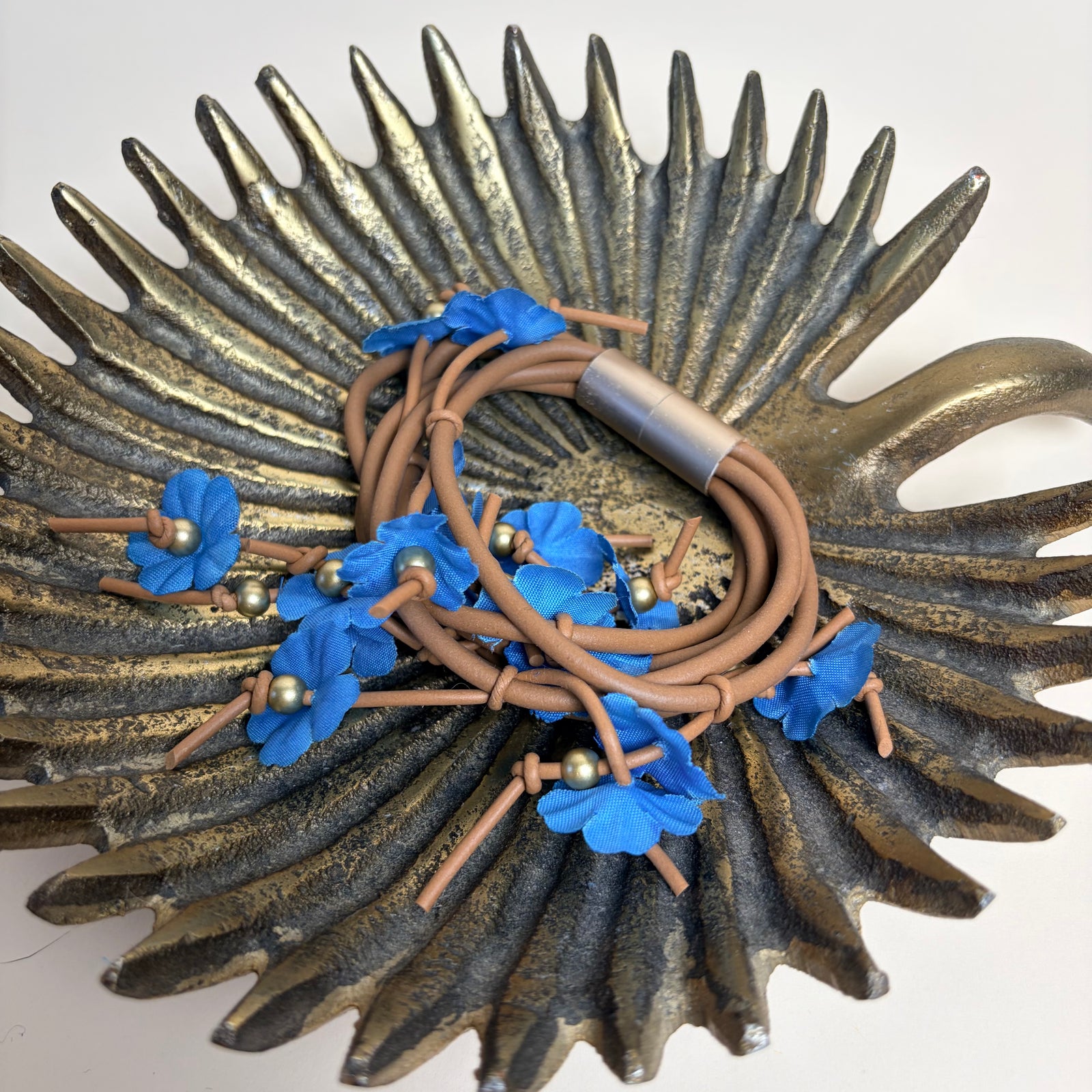 Rubber flower bracelet 'NEENS'