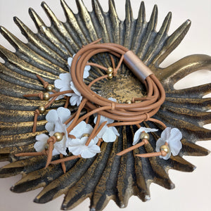 Rubber flower bracelet 'NEENS'