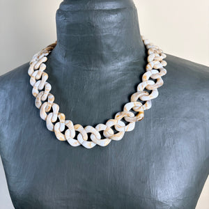 Inez - short resin link necklace