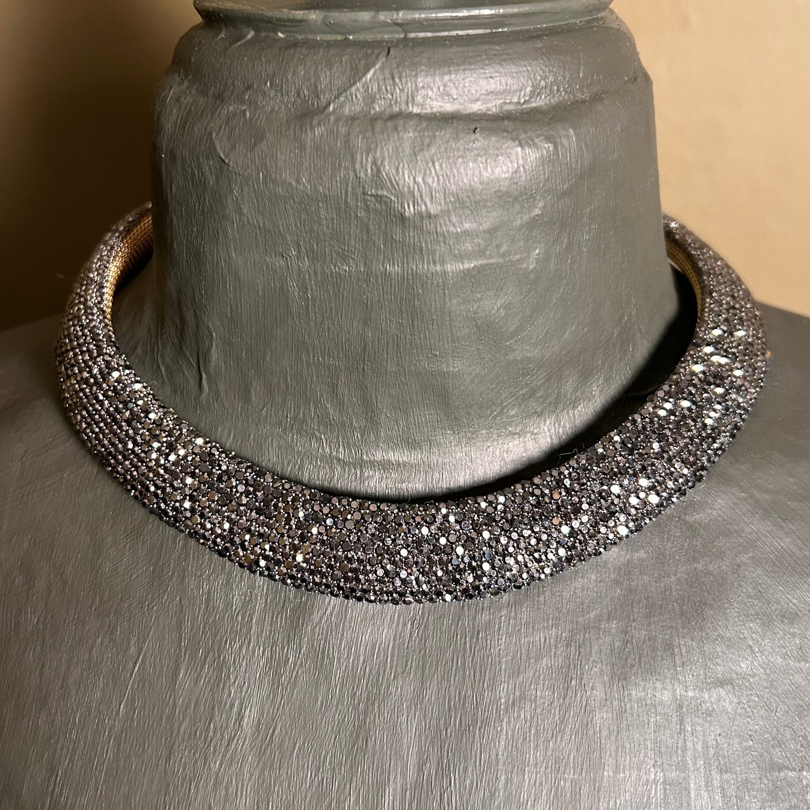 Flat crystal choker necklace 'TARA'