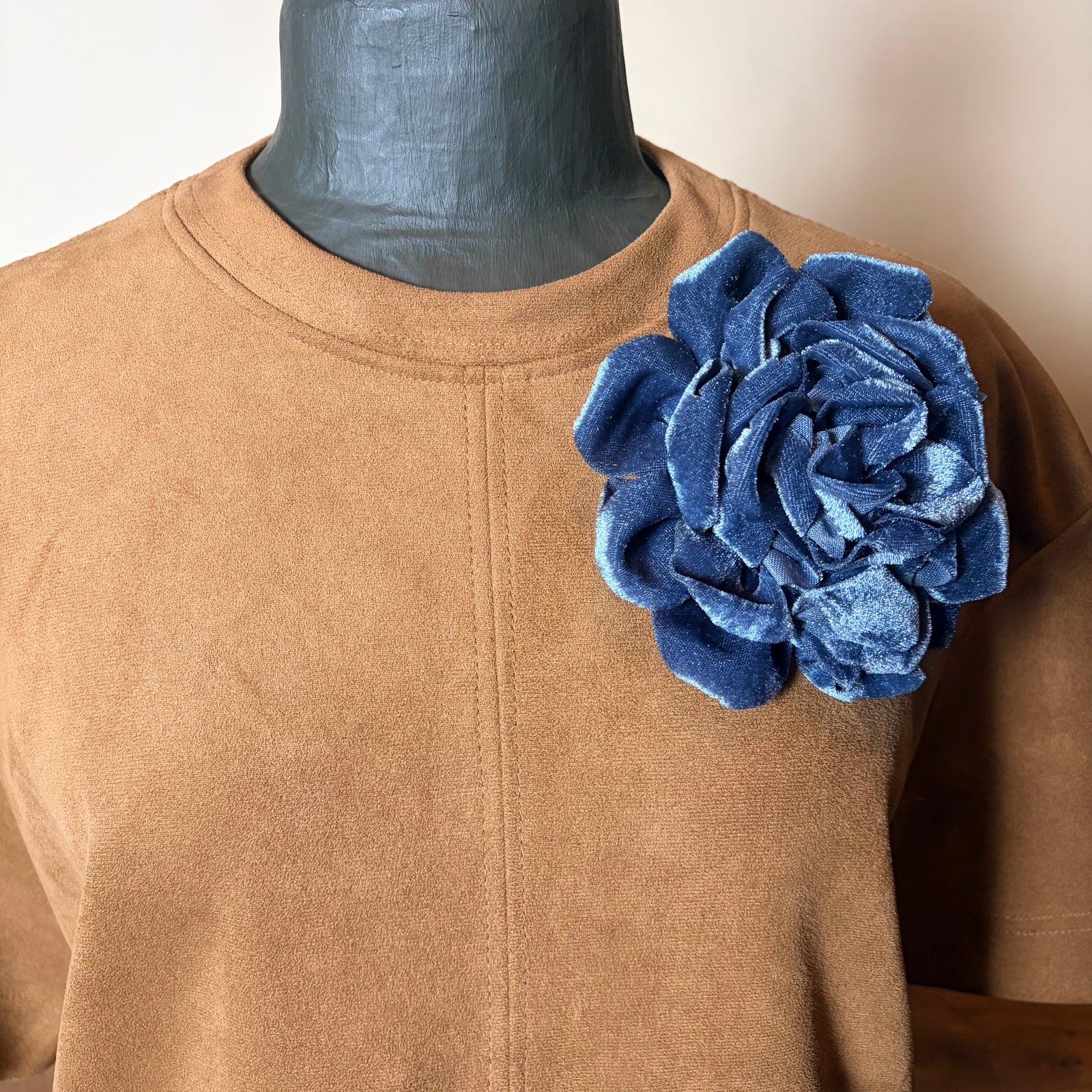 Large velvet flower brooch 'GUINEVERE'