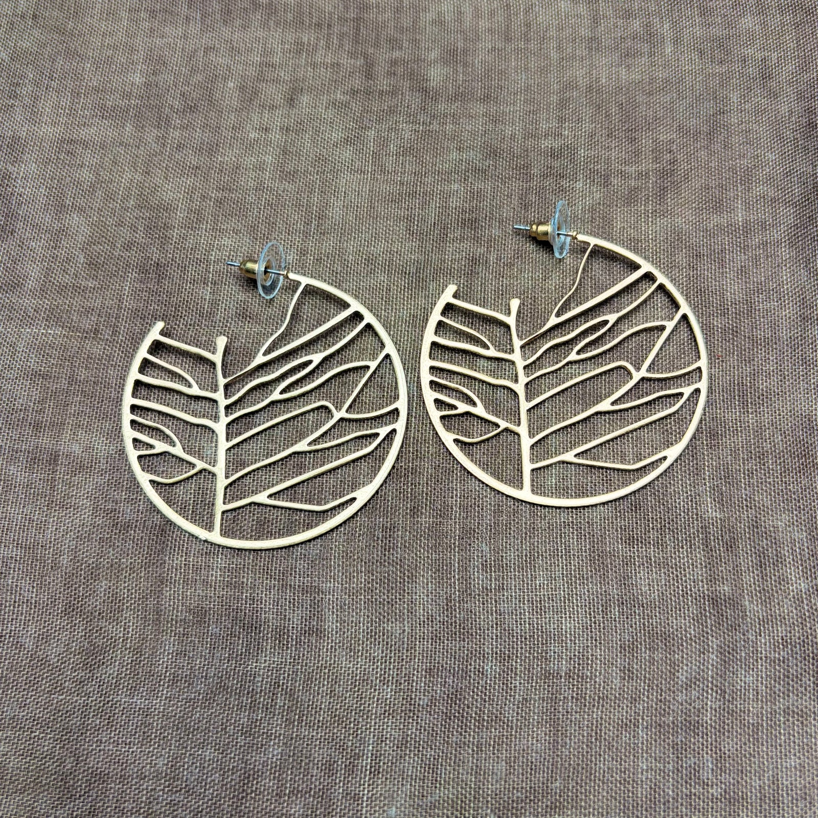 Jenna - metal leaf medium-sized hoop earrings