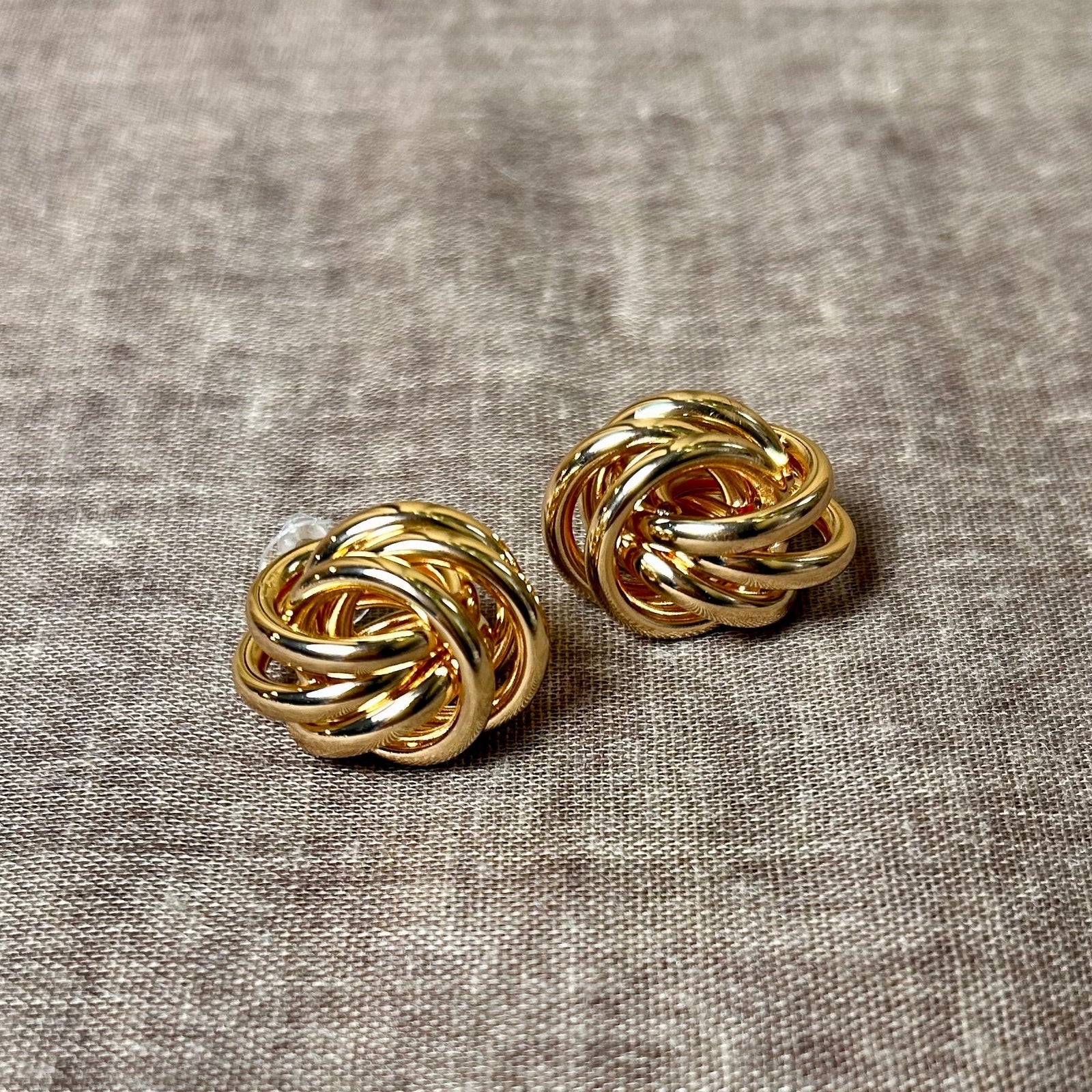 MELANIE small knot stud earrings