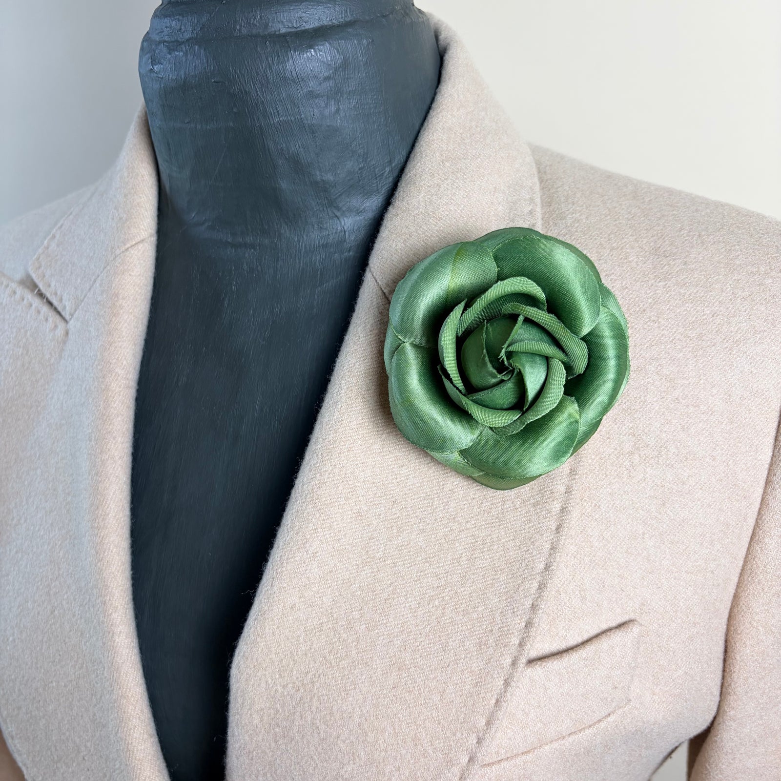 Wendy - small fabric flower brooch/hair fascinator
