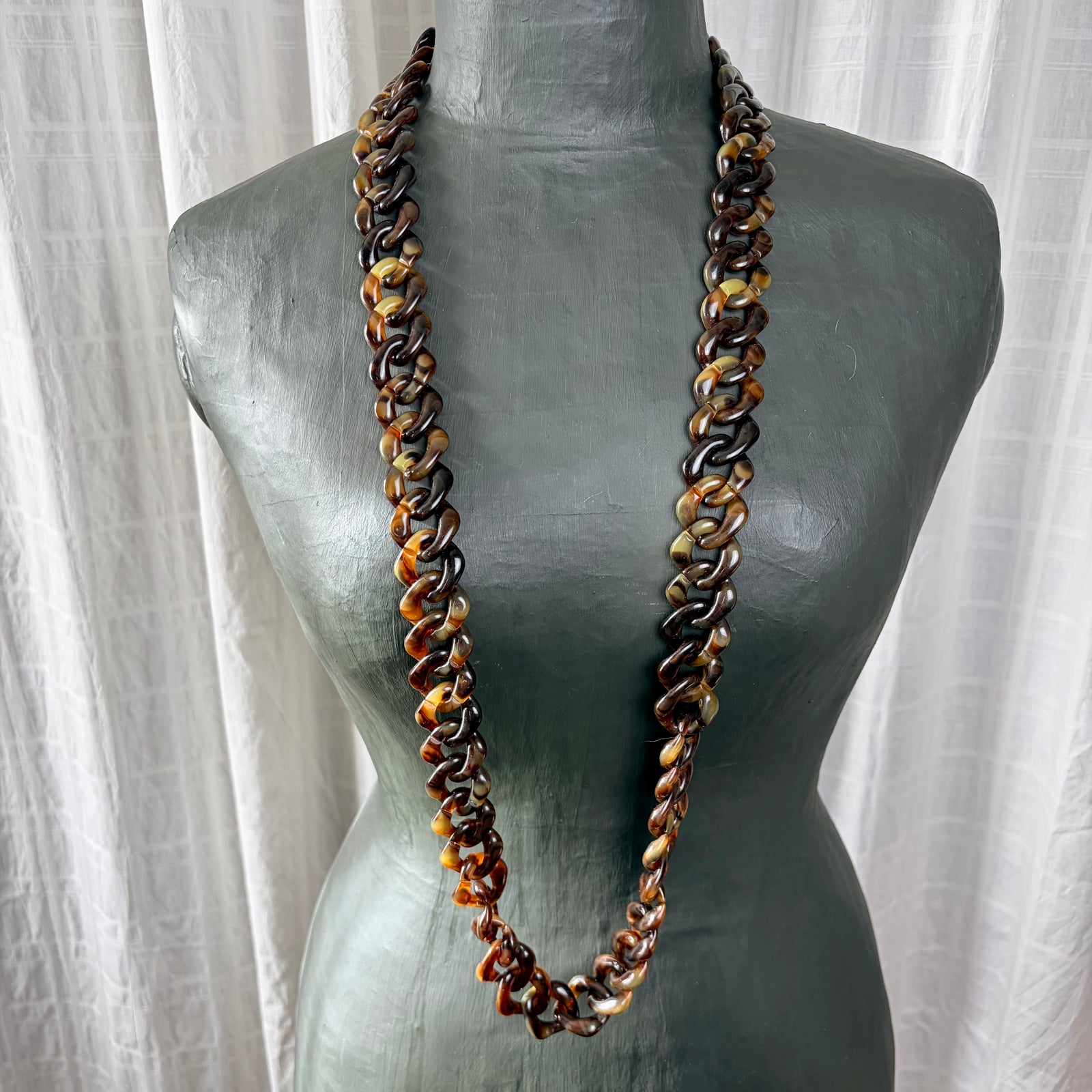 CLARISSA long resin link necklace