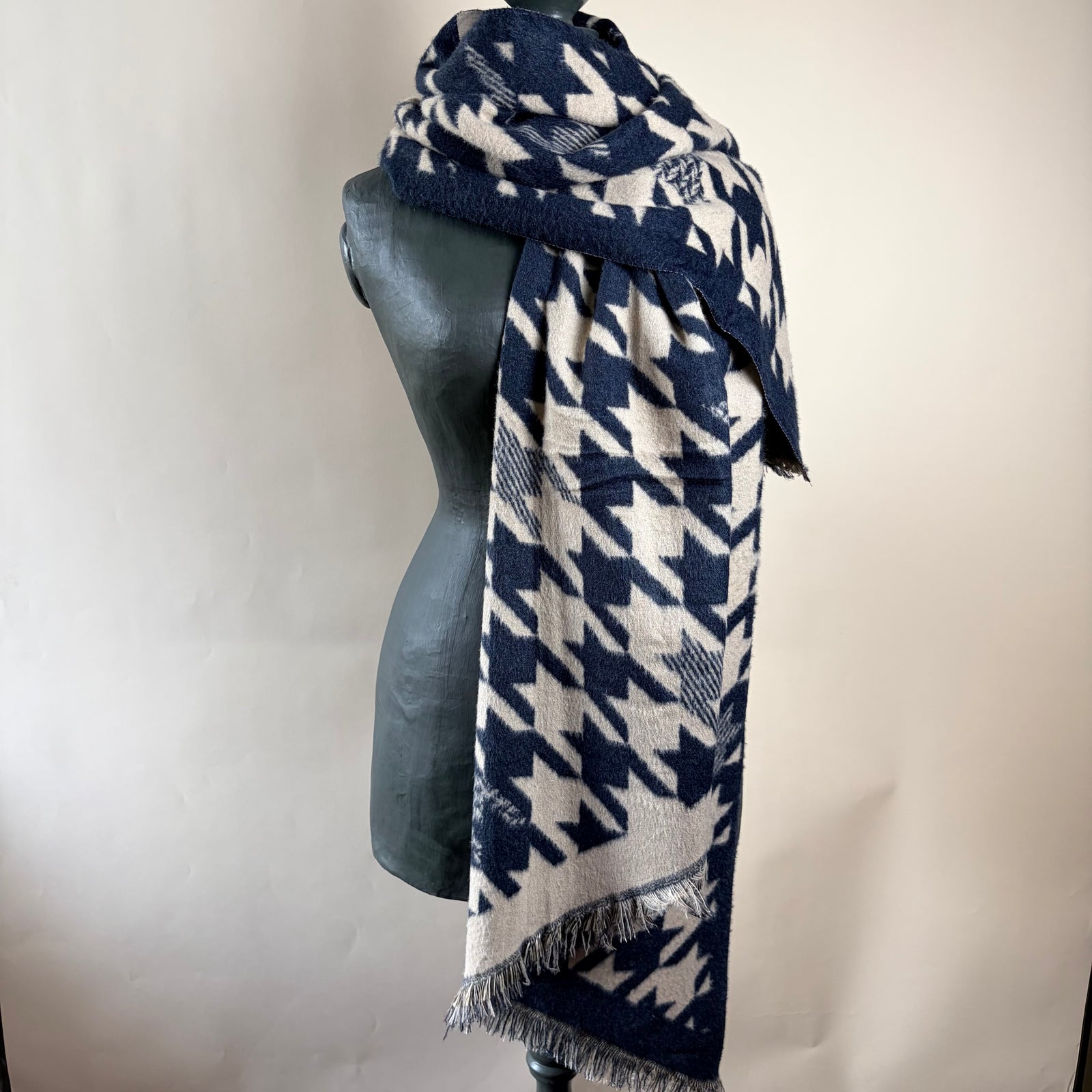 Diagonal houndstooth print reversible wool blend scarf 'RYE'