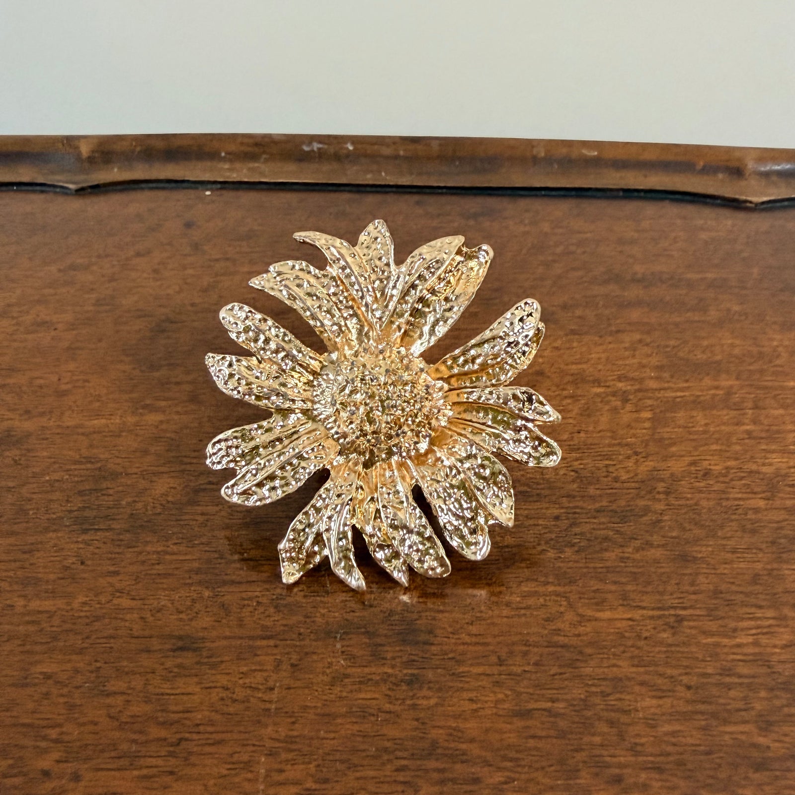 Georgia - oversized metal flower ring