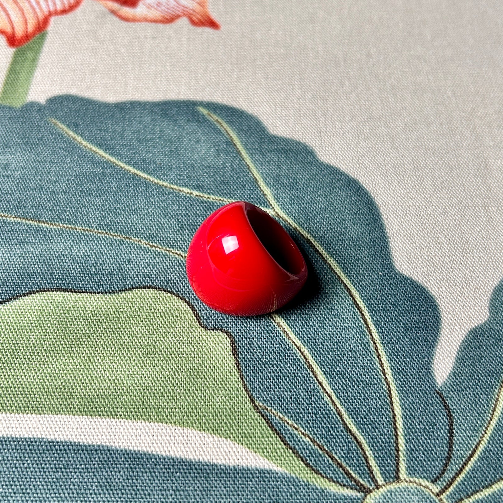 Daisy - resin cocktail ring