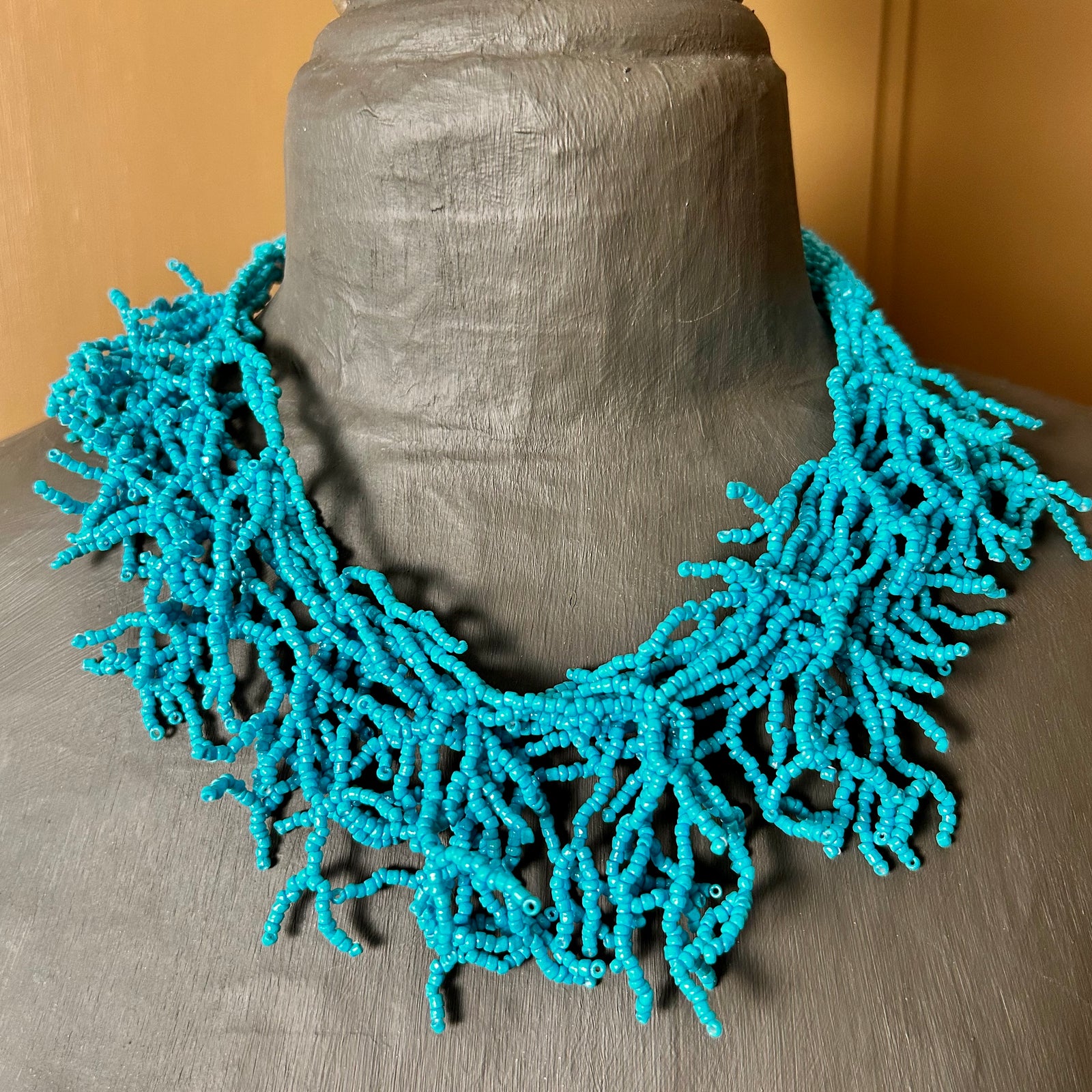 Resin coral beaded choker necklace 'ARIANA'