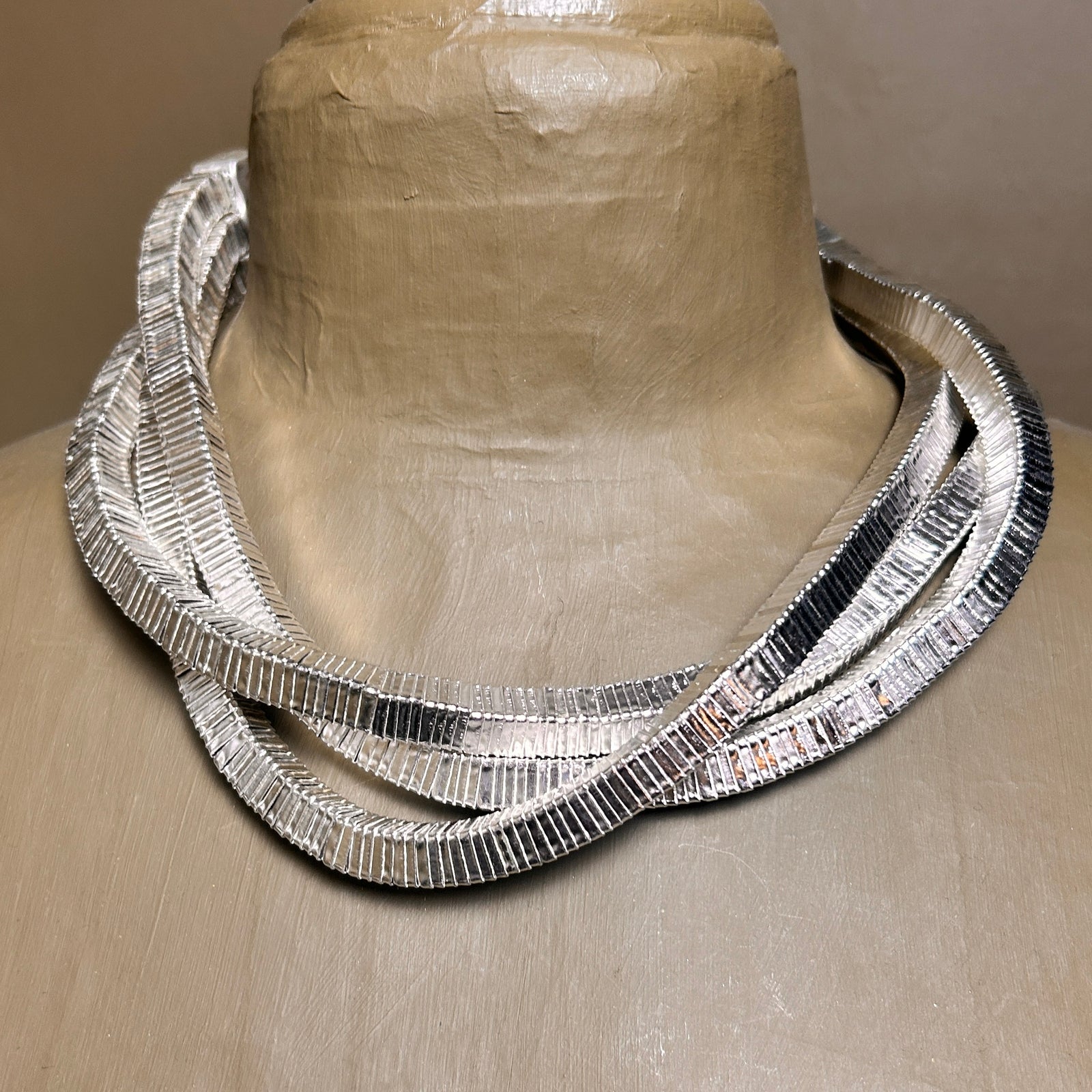Triple metal chain choker necklace 'JOANIE'