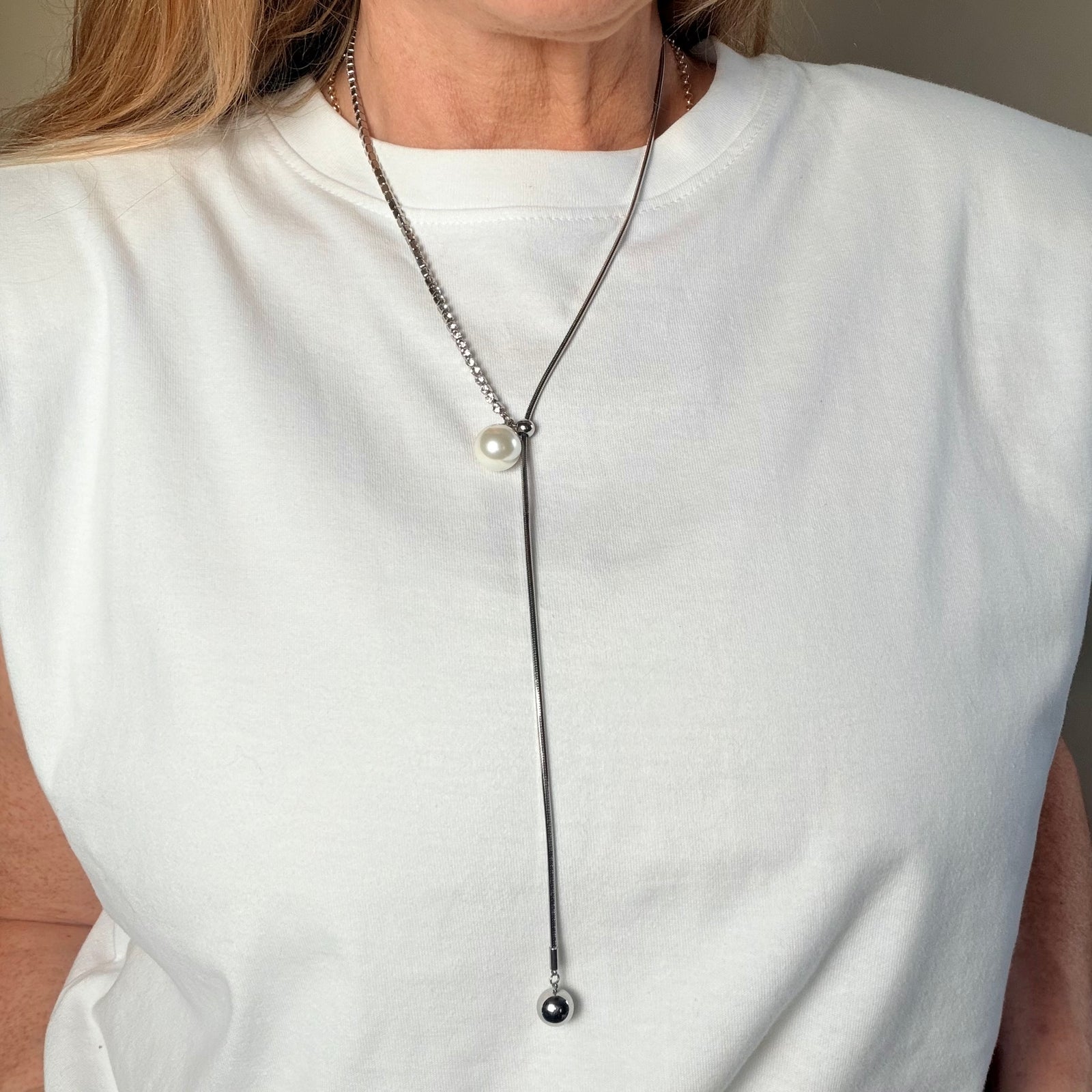 Bunny - adjustable steel necklace with crystals and ball pendant