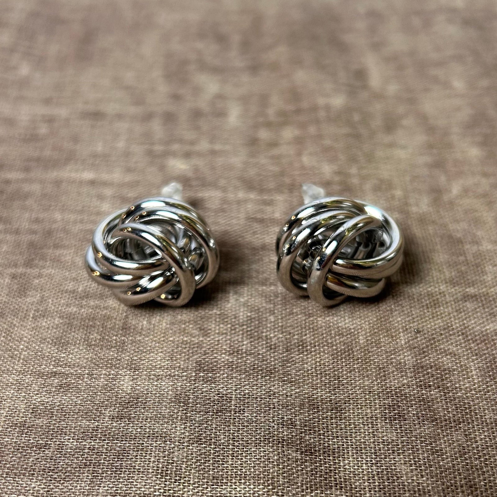 MELANIE small knot stud earrings