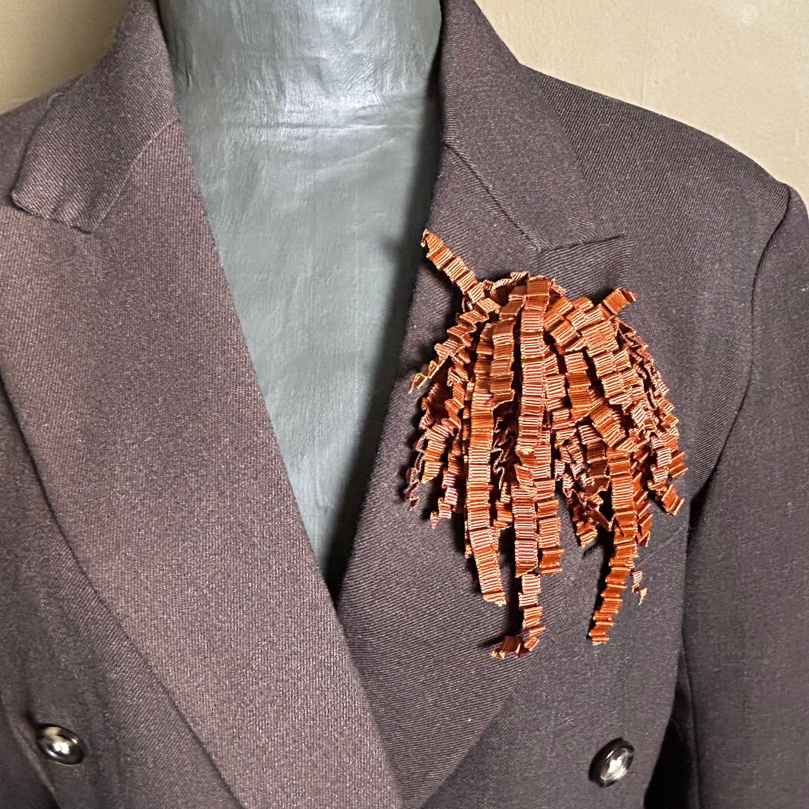 Curly satin ribbon brooch 'DANA'