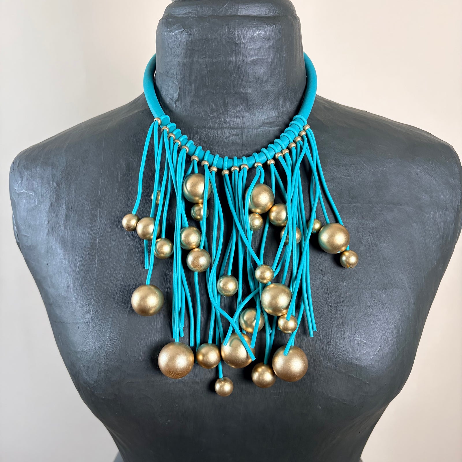 Rubber fringe and ball statement necklace 'COSIMA'