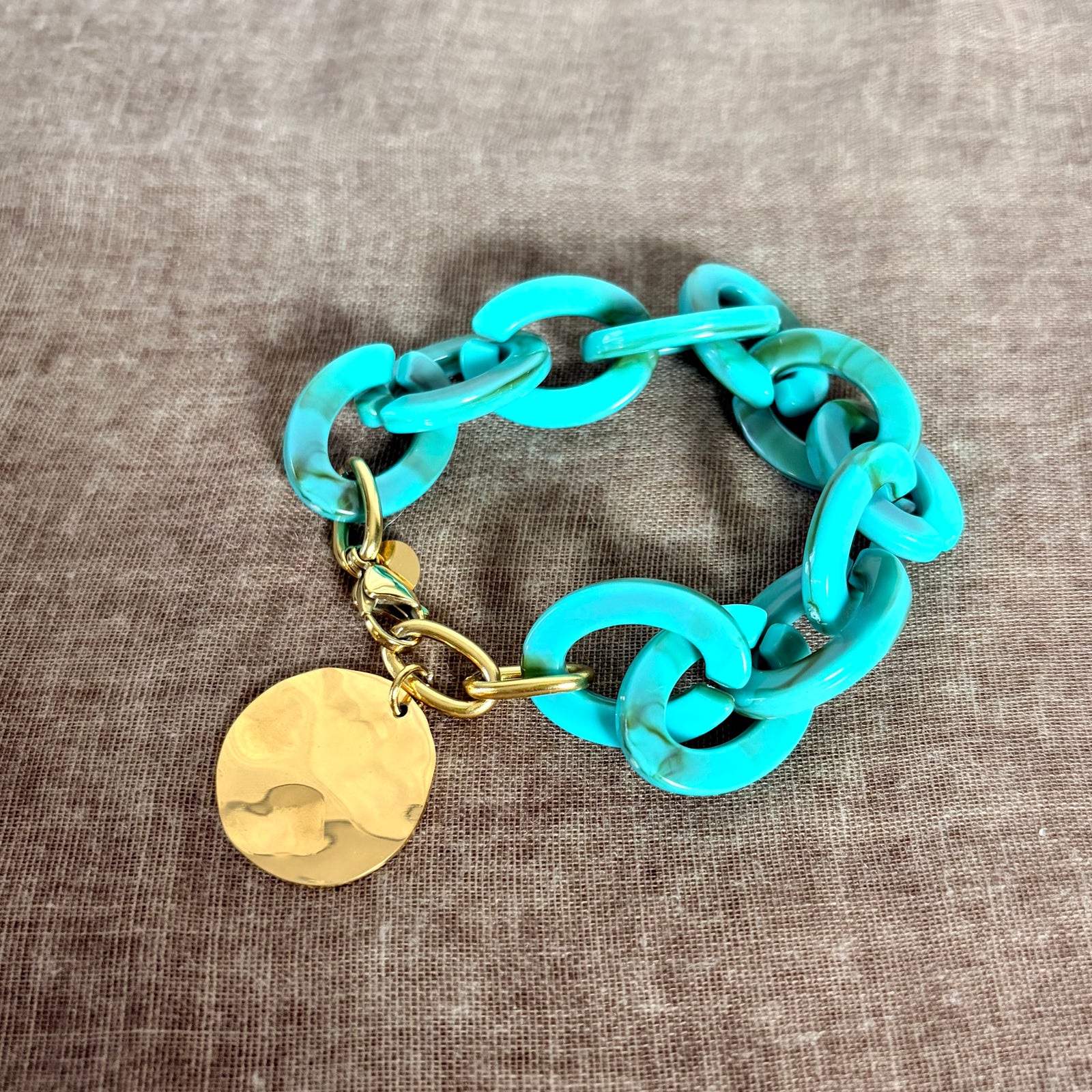 Resin link charm bracelet with disc charm 'DONNA'
